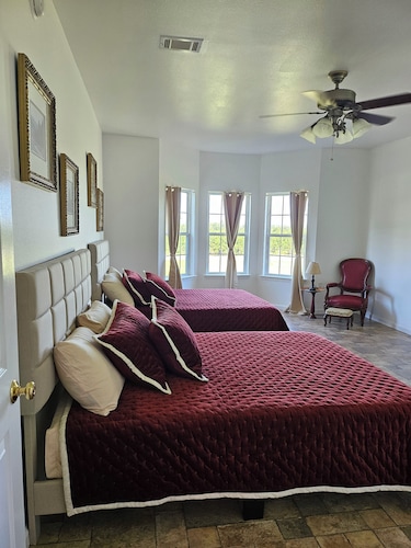 Great views and walking distance to the boat ramp at Lake Seminole!!