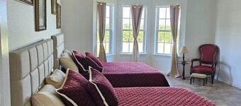 Great views and walking distance to the boat ramp at Lake Seminole!!