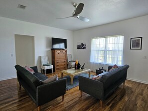 Smart TV - Great views and walking distance to the boat ramp at Lake Seminole!! (Sneads)