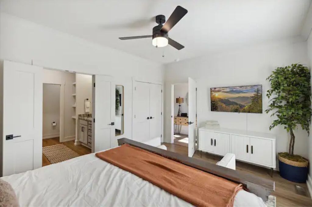 3 bedrooms, desk, WiFi