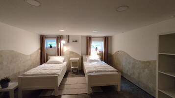 4 Schlafzimmer, Bügeleisen/Bügelbrett, Reisekinderbett, kostenloses WLAN