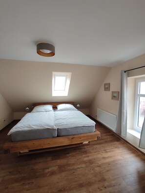 4 bedrooms, iron/ironing board, travel cot, free WiFi