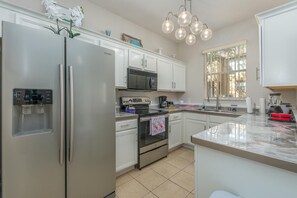 Private kitchen - delightful 3 brdroom townhome @ regal palms (Davenport)