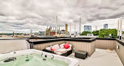 Amazing Duplex w/2x Roofdeck - 8BR/6BR