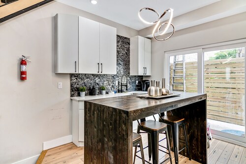 Amazing Duplex w/2x Roofdeck - 8BR/6BR