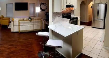 Eclectic Ranch Style Home - Sleeps 12