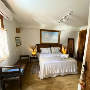 コンフォート ダブルルーム | ピロートップベッド、ミニバー、客室ごとに異なる装飾、客室ごとに異なるインテリア