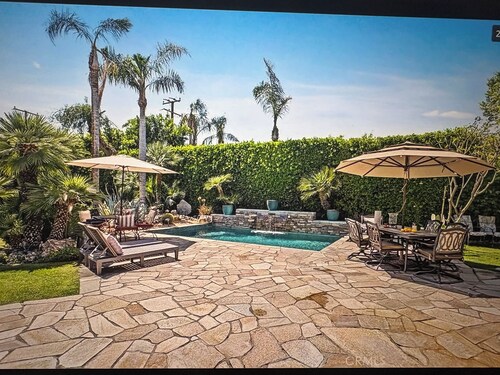 NEW! Trendy hidden Gem / Private Room with Pool