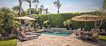 NEW! Trendy hidden Gem / Private Room with Pool