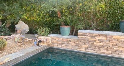 NEW! Trendy hidden Gem / Private Room with Pool