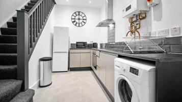 Cookware/dishes/utensils