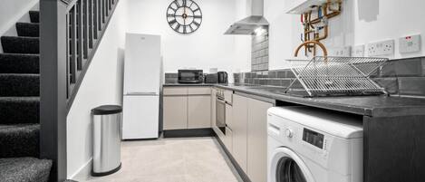 Cookware/dishes/utensils