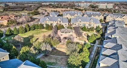 Luxe Irving Townhome 15 Mi to Downtown Dallas
