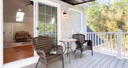 Spacious Cape Cod Escape • Stoney Beach, Ferry & Shining Sea Bikeway.Bike.Grill