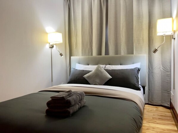 2 chambres, fer et planche à repasser, Wi-Fi gratuit, draps fournis