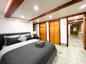 2 chambres, fer et planche à repasser, Wi-Fi gratuit, draps fournis