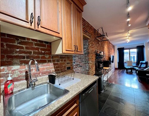 Upscale Condo in Saint-Jean-Baptiste
