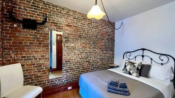 2 dormitoris, escriptori, planxa i posts de planxar i wifi