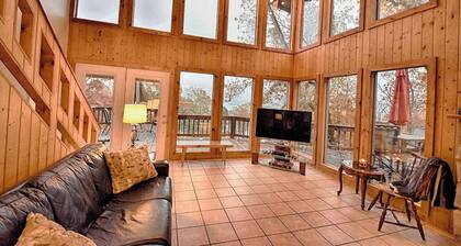 Kentucky Lake Chalet - Private Dock / Hot Tub