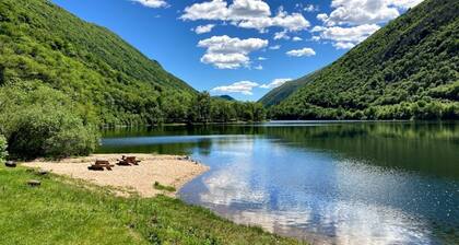 Refined and romantic Villa located on Lake Ghirla in the province of Varese