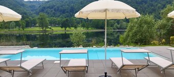 Refined and romantic Villa located on Lake Ghirla in the province of Varese