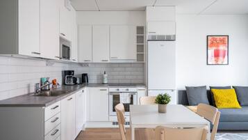 Standard Apartment, 1 Bedroom, Balcony | In-room dining