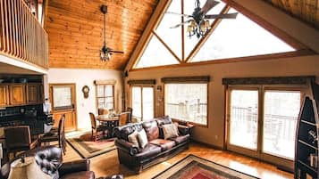 Smart TV, fireplace, DVD player