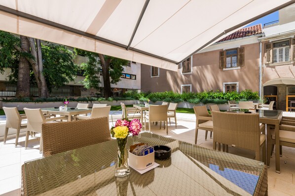 Daily buffet breakfast (EUR 13 per person)