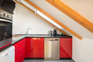 Comfort Loft | Private kitchen | Mini-fridge, oven, stovetop, dishwasher - Romantic apartment in the attic (Split)