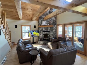 Télévision, cheminée