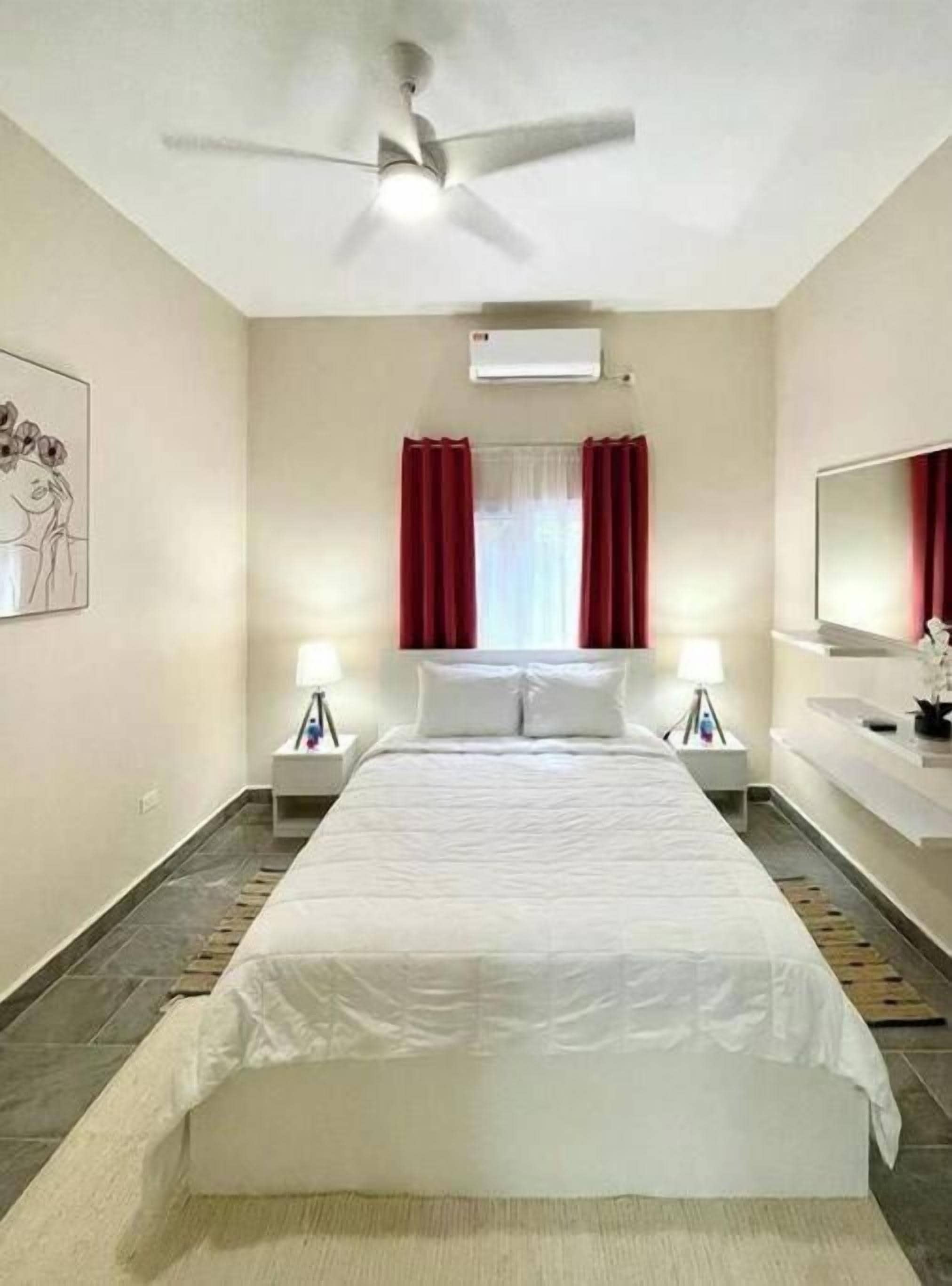 4 室のベッドルーム、アイロン / アイロン台、WiFi (無料)、ベッドシーツ