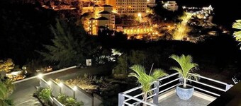 DawnBeach Club 4 Bed/4Bath Villa With Swimming Pool, Beach and Resorts Access. 