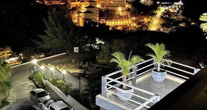 DawnBeach Club 4 Bed/4Bath Villa With Swimming Pool, Beach and Resorts Access.