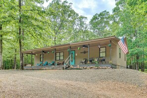 Exterior - Broken Bow Getaway: Hot Tub, Grill & Fire Pit (Broken Bow)