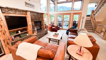 Smart TV, caminetto, lettore DVD, videoteca