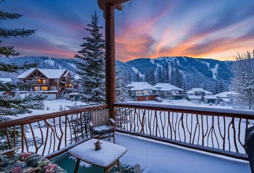 Amazing Townhome! Hot Tub, Great Views, Ski In / Ski Out, Sleeps 12, AC!