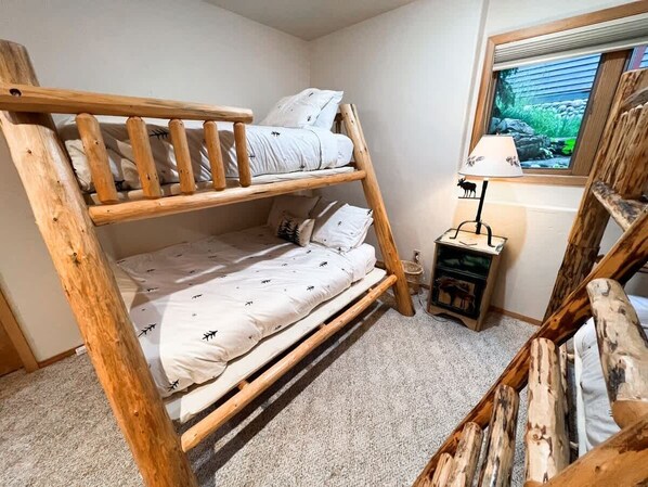 4 chambres, fer et planche à repasser, Wi-Fi gratuit, draps fournis