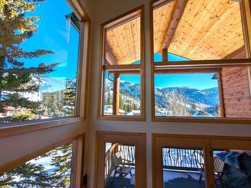 Amazing Townhome! Hot Tub, Great Views, Ski In / Ski Out, Sleeps 12, AC!