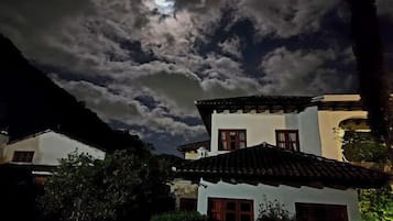 Fachada del alojamiento - Noche