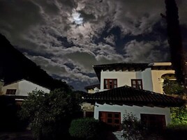 Façade de l’hébergement - soirée/nuit