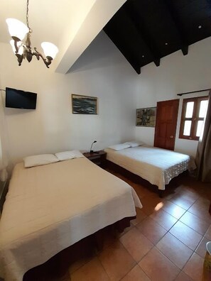 Iron/ironing board, free WiFi, bed sheets - Hostal Casa Buho (Antigua Guatemala)