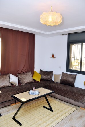 TV - Sea view apartment, 20 metres from the beach (Anza)