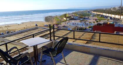 Sea view apartment, 20 metres from the beach