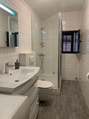 Shower, hair dryer, towels - Apartments Nives - Three Bedroom Apartment with Terrace and Sea View (Smokvica)