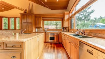 Frigorífic, microones, forn i placa de cuina