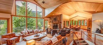ICONIC Eagle Lodge | Pool + Private Hot Tub | Ski In/Out – CLOSEST House to Hill