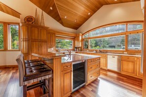 ثلاجة، ميكروويف، فرن، موقد طهي مسطح