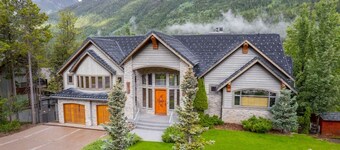 ICONIC Eagle Lodge | Pool + Private Hot Tub | Ski In/Out – CLOSEST House to Hill