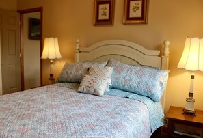 2 bedrooms, desk, iron/ironing board, WiFi