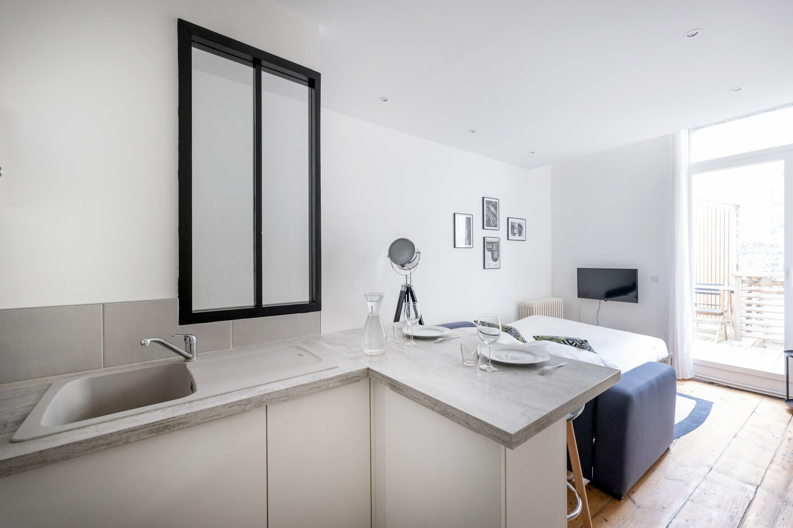 Iron/ironing board, free WiFi, bed sheets